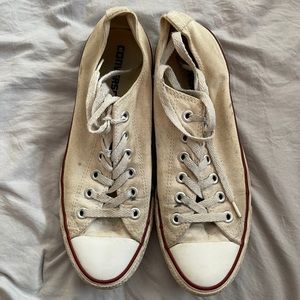 Converse Woman’s Size 9/Men’s size 7 Low Top